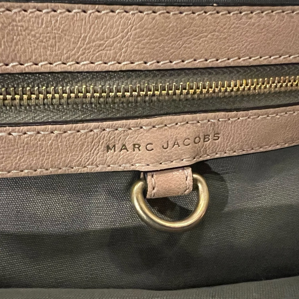 Marc Jacobs quilted leather “ Stam” bag with brass accents - Picture 6 of 12